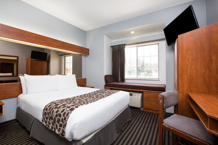 Microtel Inn Suites by Wyndham Garland Dallas — Guest room