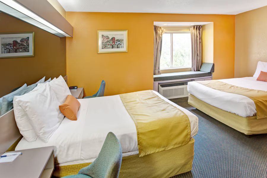 Microtel Inn Suites by Wyndham Gatlinburg — Guest room