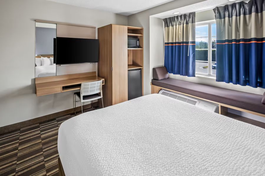 Microtel Inn Suites by Wyndham Greensboro — Guest room