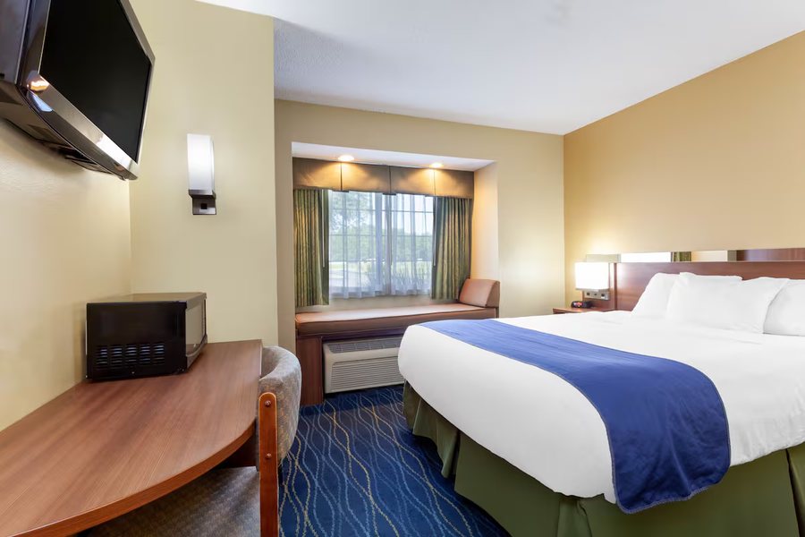 Microtel Inn Suites by Wyndham Gulf Shores — Guest room