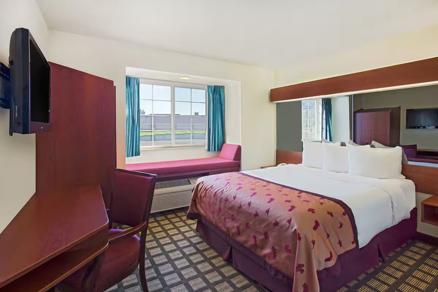 Microtel Inn Suites by Wyndham Holland — Guest room