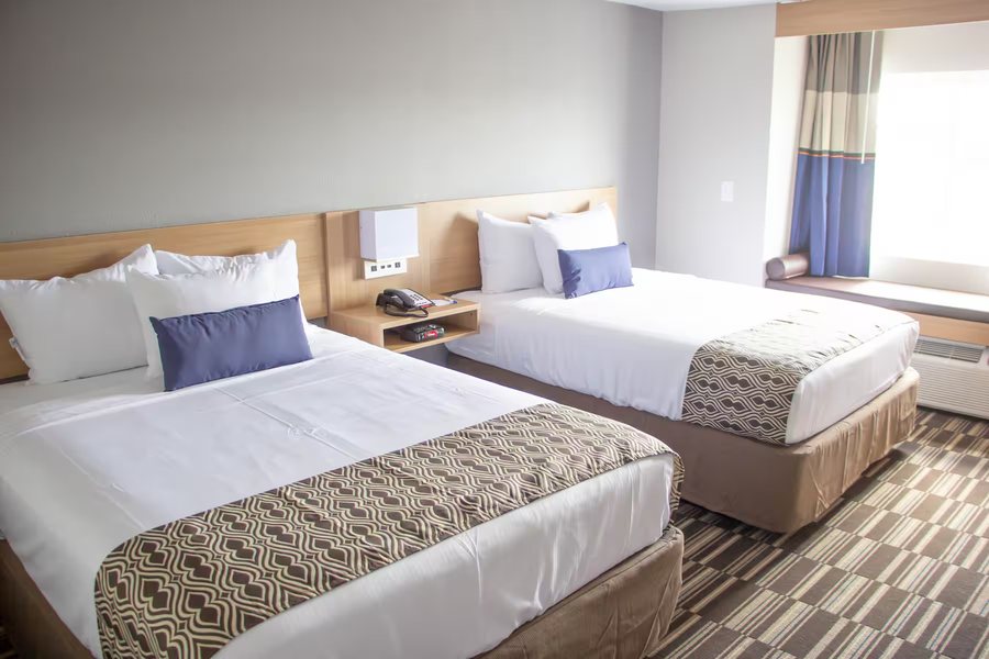 Microtel Inn Suites By Wyndham Jacksonville Airport — Guest room