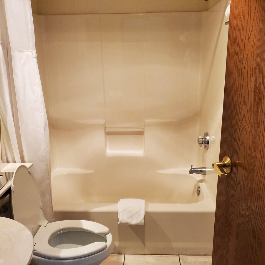 Microtel Inn Suites by Wyndham Lady Lake The Villages — Bathroom
