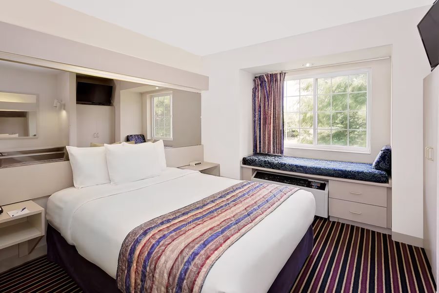 Microtel Inn Suites by Wyndham Madison East — Guest room