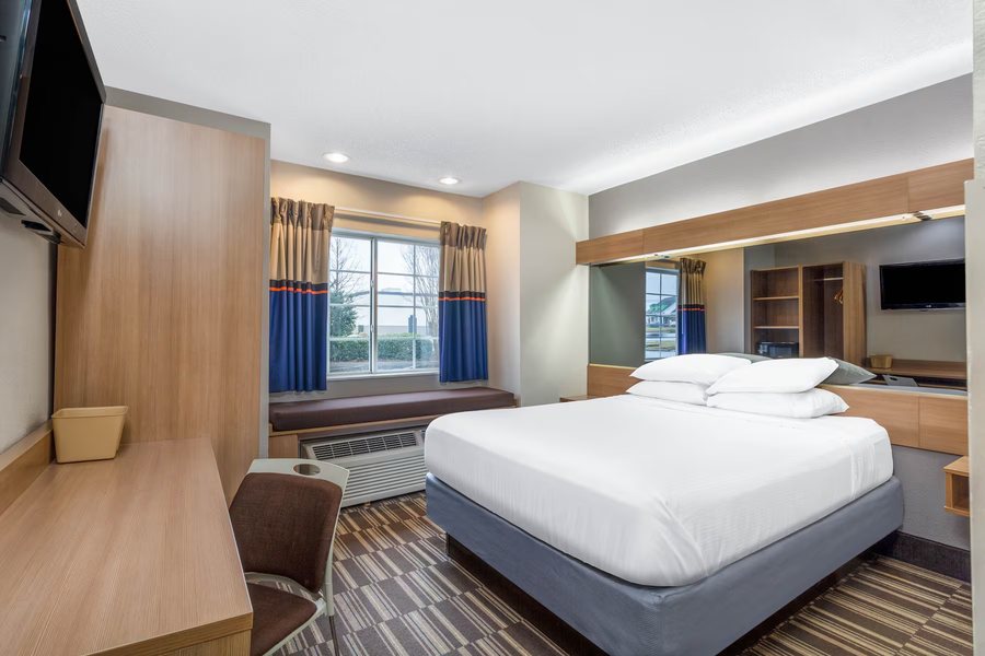 Microtel Inn Suites by Wyndham Matthews Charlotte — Guest room