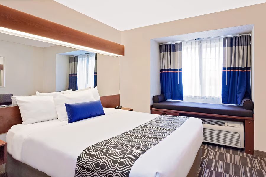 Microtel Inn Suites by Wyndham Middletown — Guest room