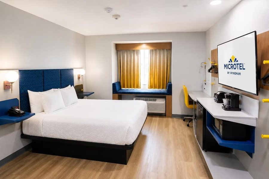Microtel Inn Suites by Wyndham Midland — Guest room