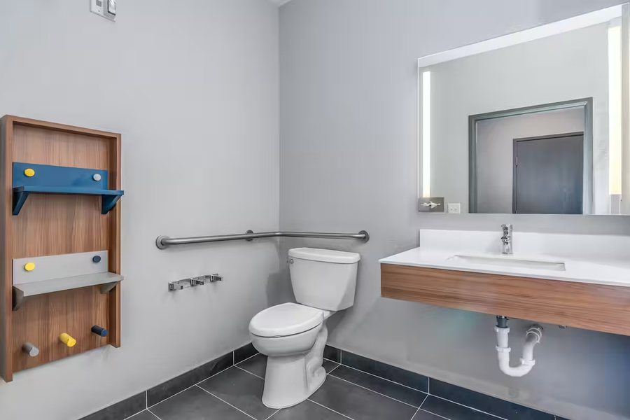 Microtel Inn Suites by Wyndham Montgomery — Bathroom
