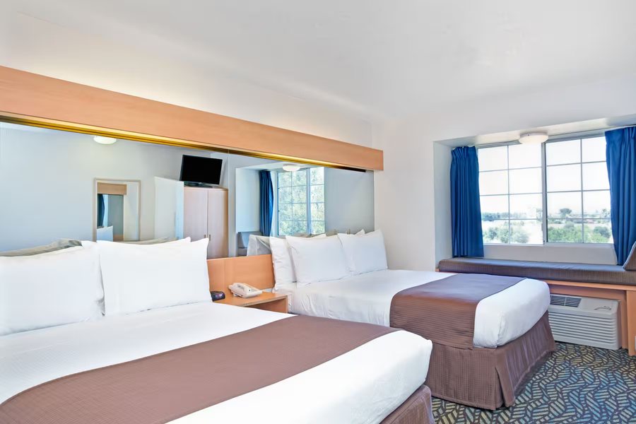 Microtel Inn Suites by Wyndham Morgan Hill San Jose Area — Guest room