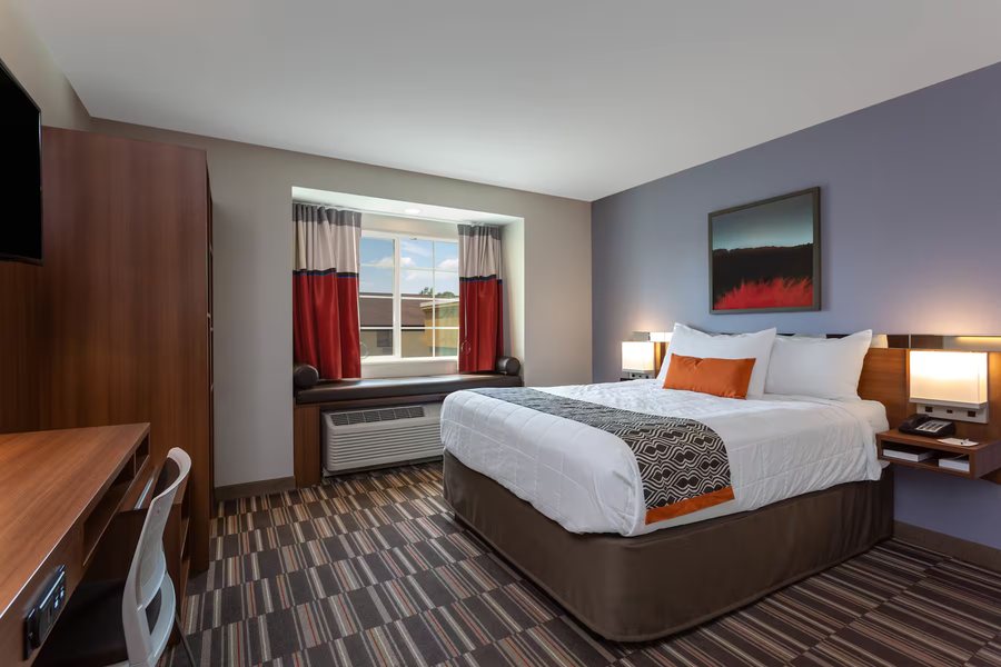 Microtel Inn Suites by Wyndham Niagara Falls — Guest room