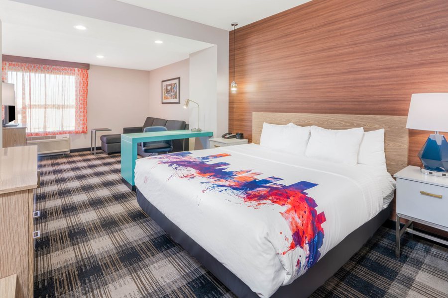 Microtel Inn Suites by Wyndham Oklahoma City Airport — Guest room