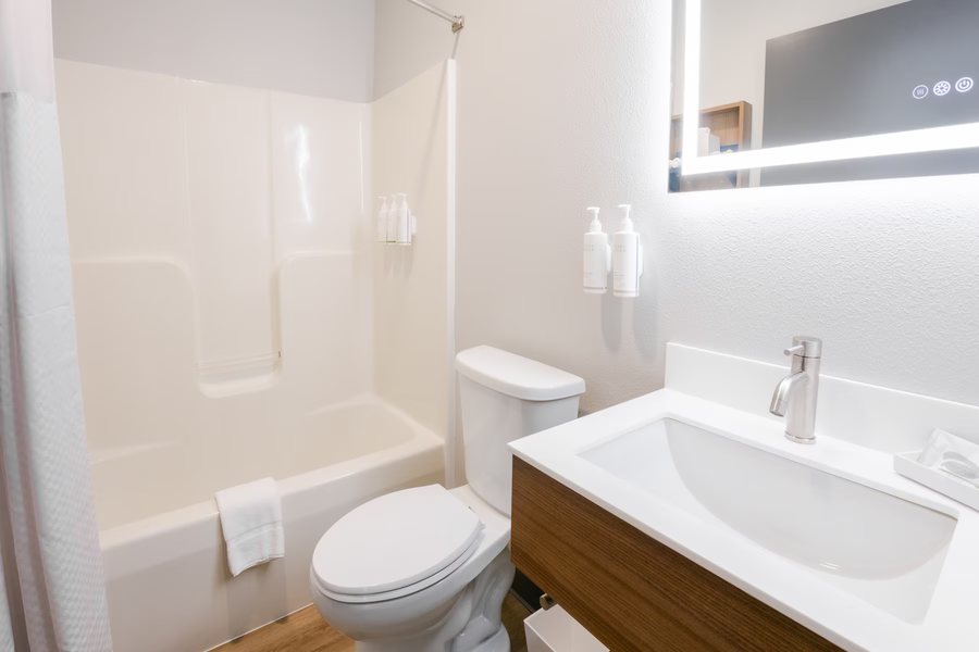 Microtel Inn Suites by Wyndham Olean Allegany — Bathroom