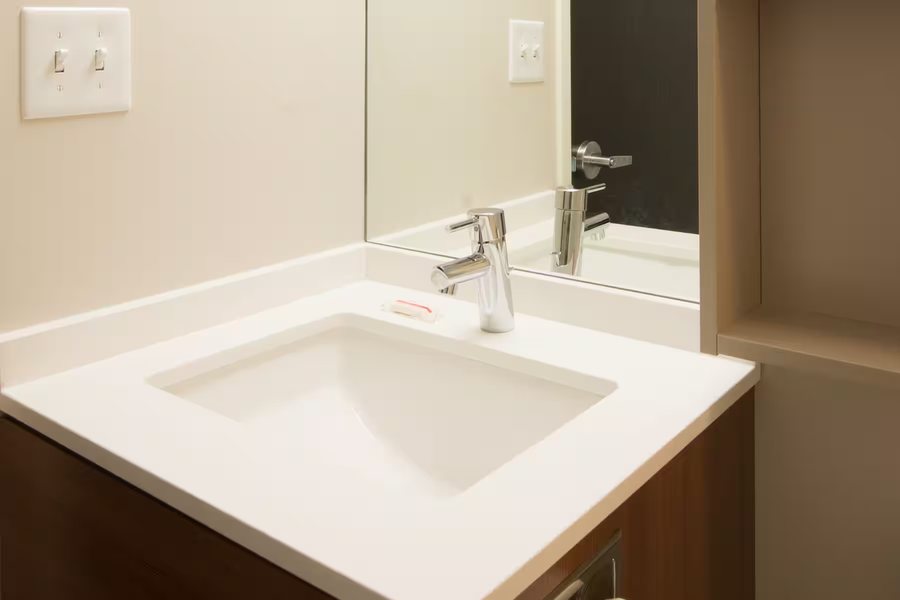 Microtel Inn Suites by Wyndham Philadelphia Airport — Bathroom