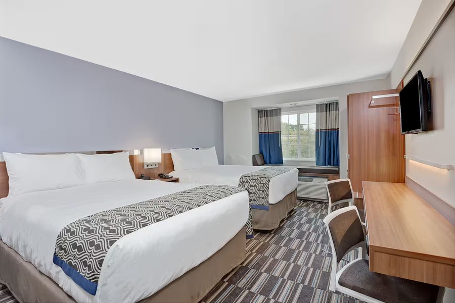 Microtel Inn Suites by Wyndham Philadelphia Airport — Guest room