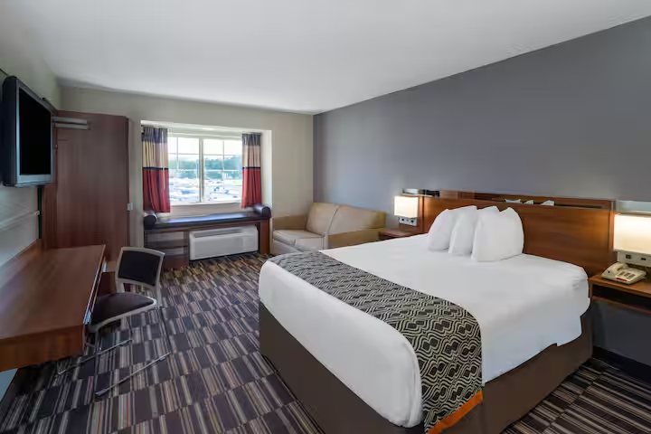 Microtel Inn Suites by Wyndham Pooler Savannah — Guest room