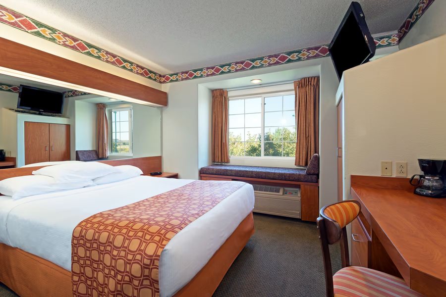 Microtel Inn Suites by Wyndham Pueblo — Guest room