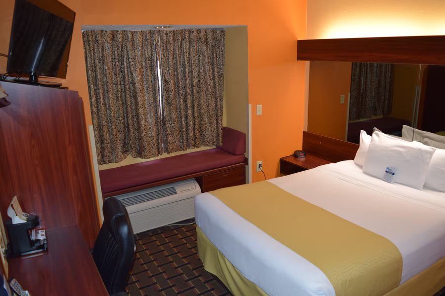 Microtel Inn Suites by Wyndham Rock Hill Charlotte Area — Guest room