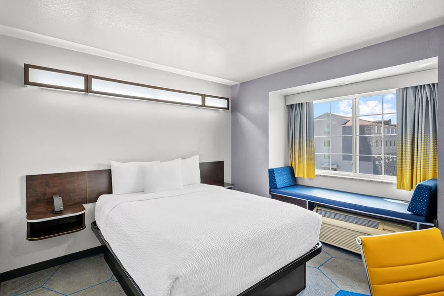 Microtel Inn Suites by Wyndham Searcy — Guest room