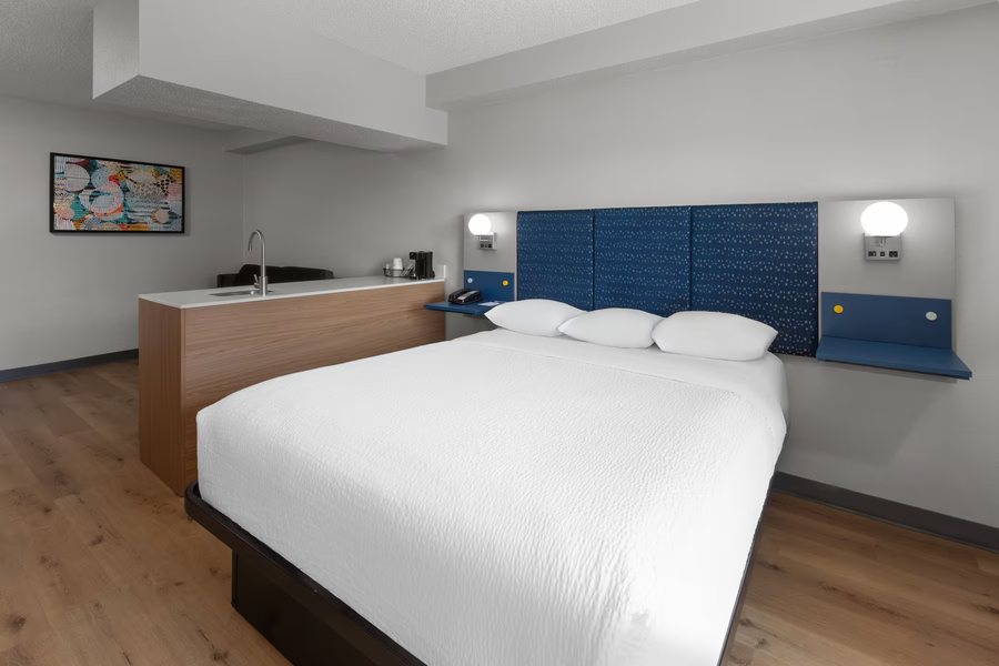 Microtel Inn Suites by Wyndham Sioux Falls — Guest room