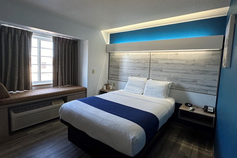 Microtel Inn Suites by Wyndham Tomah — Guest room