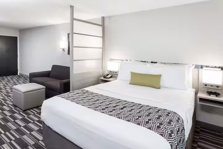 Microtel Inn Suites by Wyndham West Fargo Medical Center — Guest room