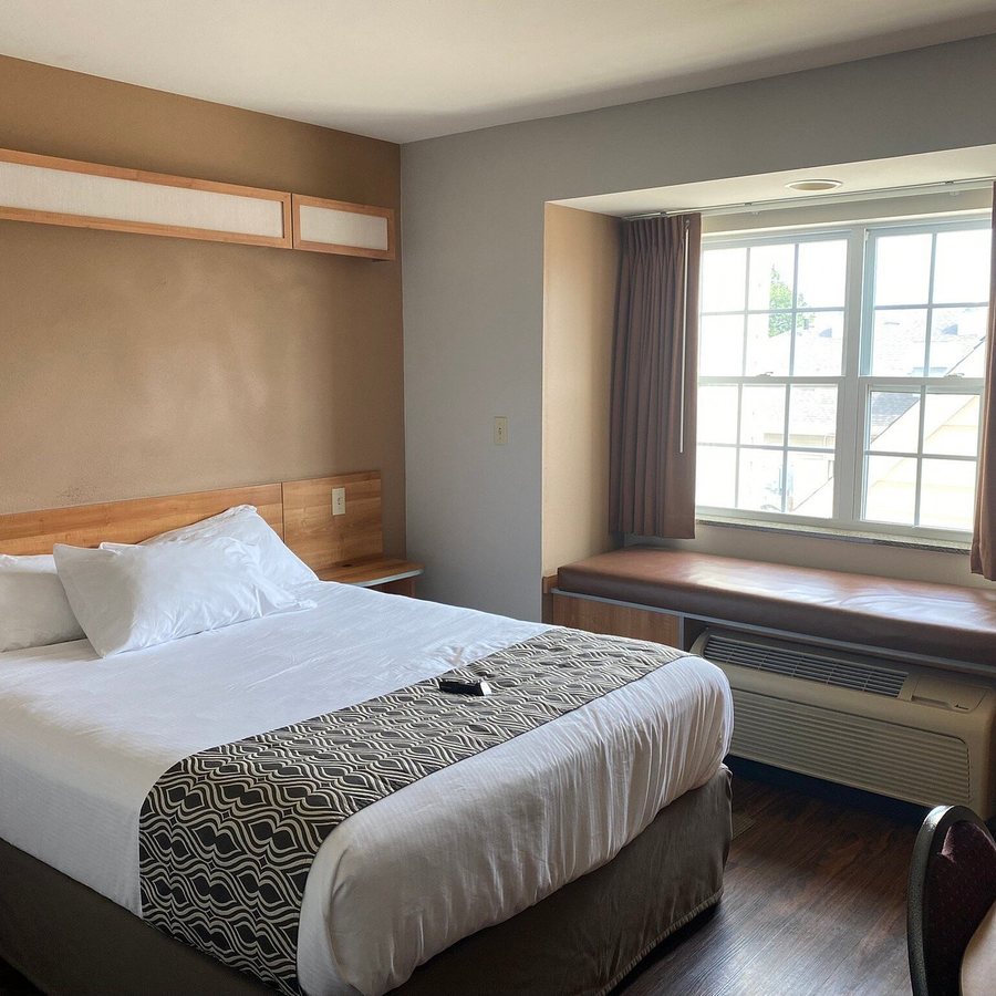 Microtel Inn Suites by Wyndham York — Guest room