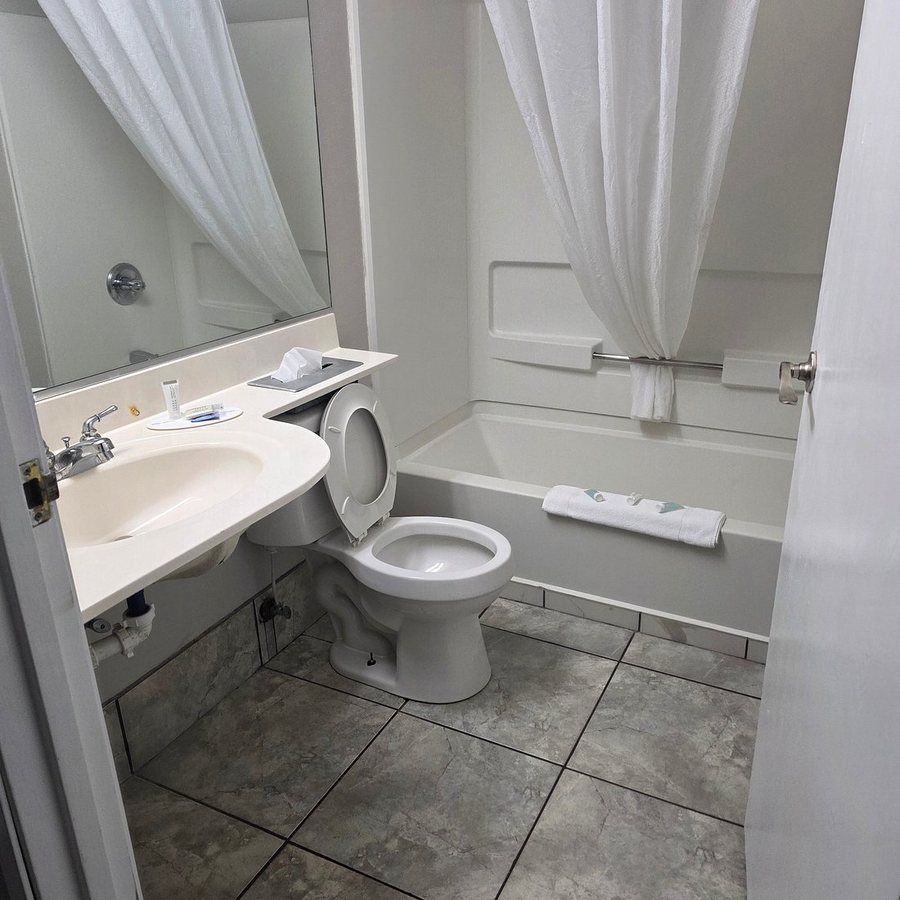 Microtel Inn Suites — Bathroom