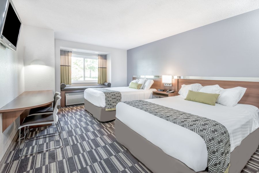 Microtel Inn Suites — Guest room