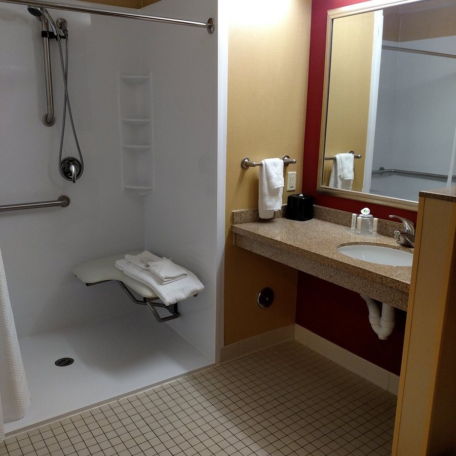 Middlebury Inn — Bathroom