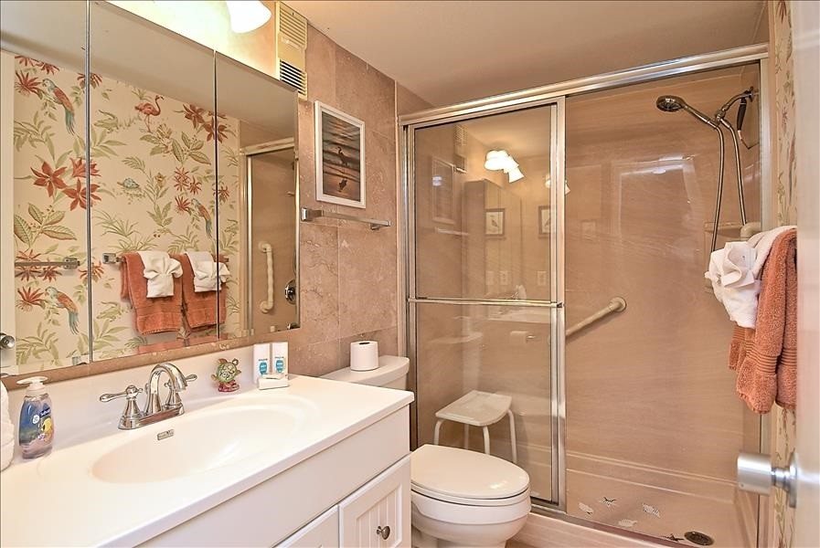 Midnight Cove Vacation Condos on Siesta Key — Bathroom