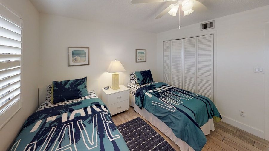 Midnight Cove Vacation Condos on Siesta Key — Guest room