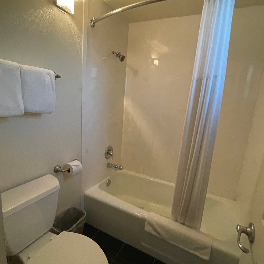 Midtown Motel — Bathroom