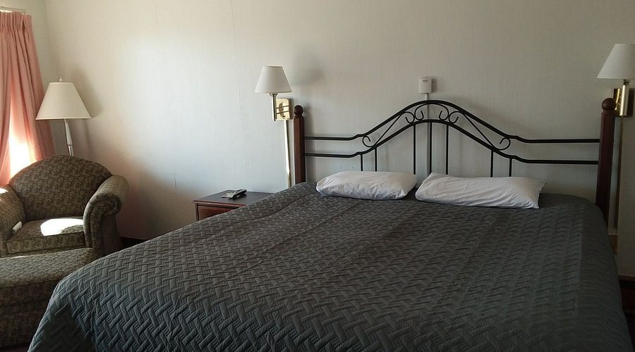 Midtown Motel — Guest room
