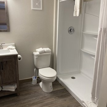 Miller Park Lodge — Bathroom