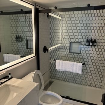 Mills House Charleston Curio Collection by Hilton Charleston South Carolina — Bathroom