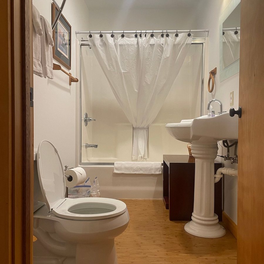 Millsap Baker Estate — Bathroom