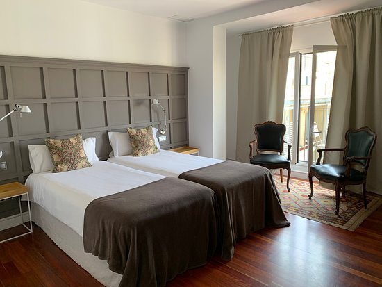 Milton House Gran Via Barcelona Catalonia — Guest room