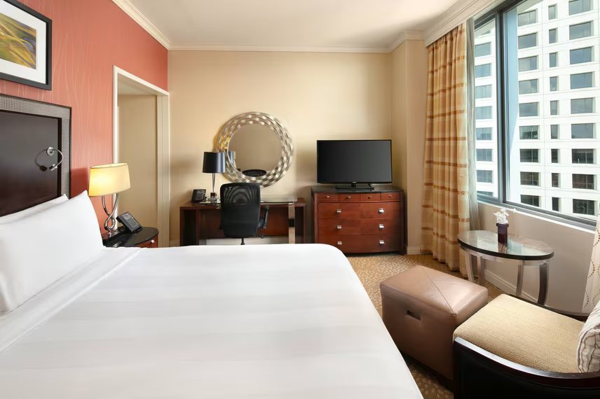 Milwaukee Marriott Downtown — Guest room