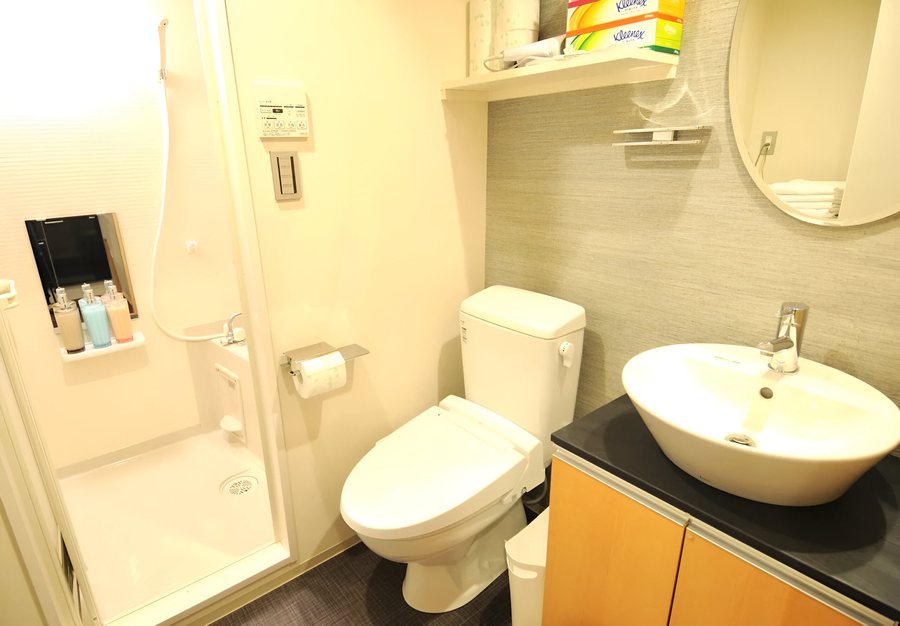 MIMARU Kyoto Nijo Castle — Bathroom