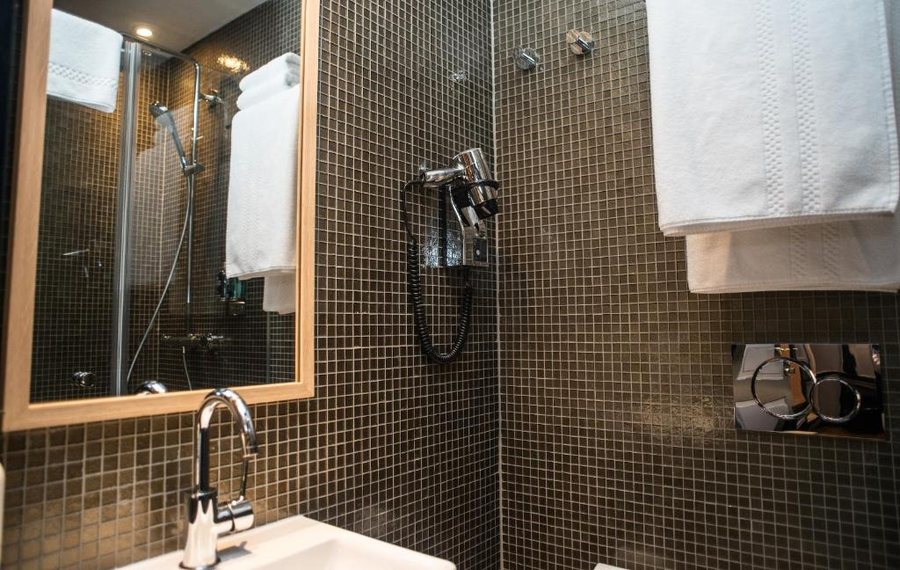 Mimi s Hotel Soho — Bathroom