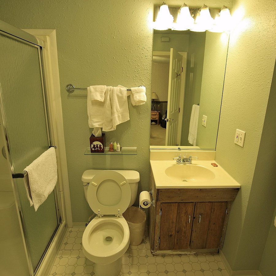 Miners Pick Bed and Breakfast — Bathroom