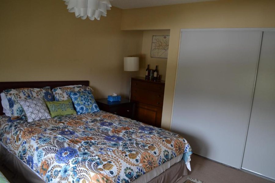 Mini Mansion in Hollywood Hills Los Angeles California — Guest room