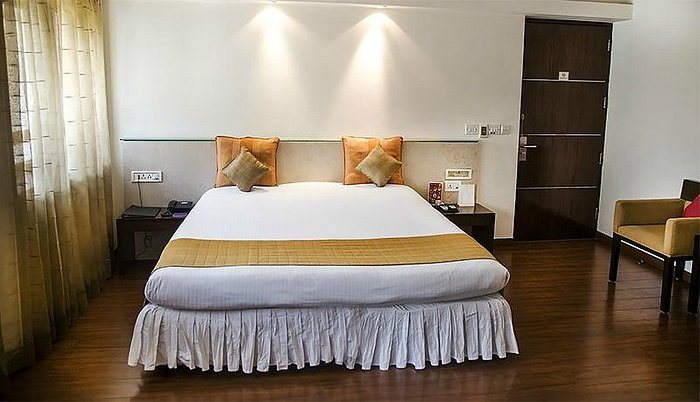 Minimalist Hotel — Guest room