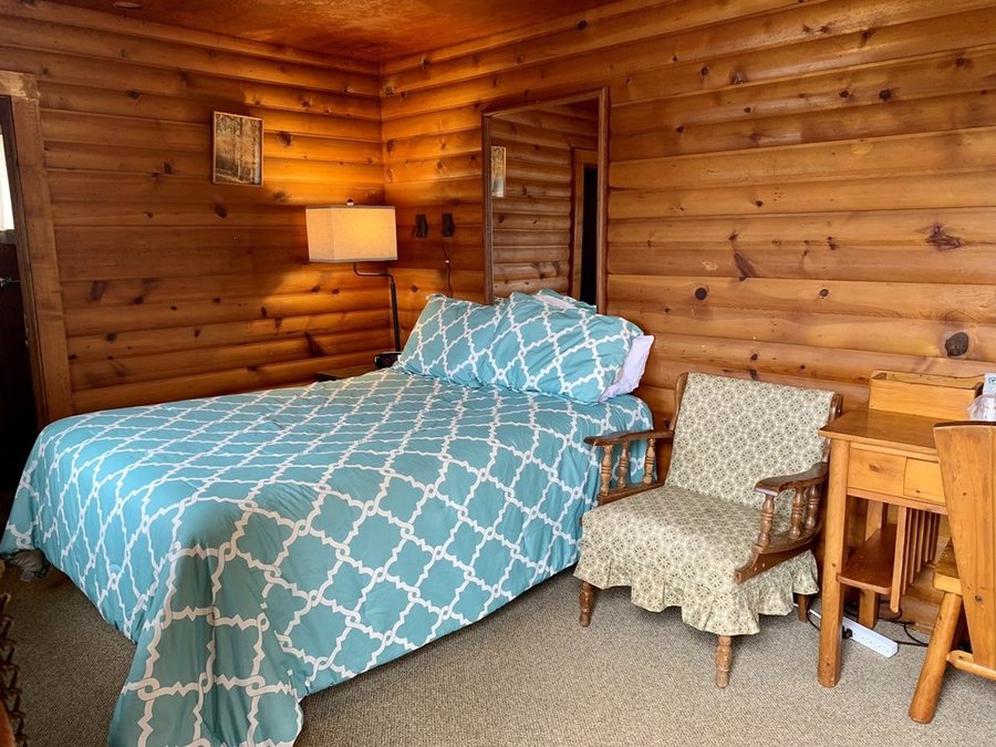 Minnetonka Resort Thunderbird Gifts — Guest room