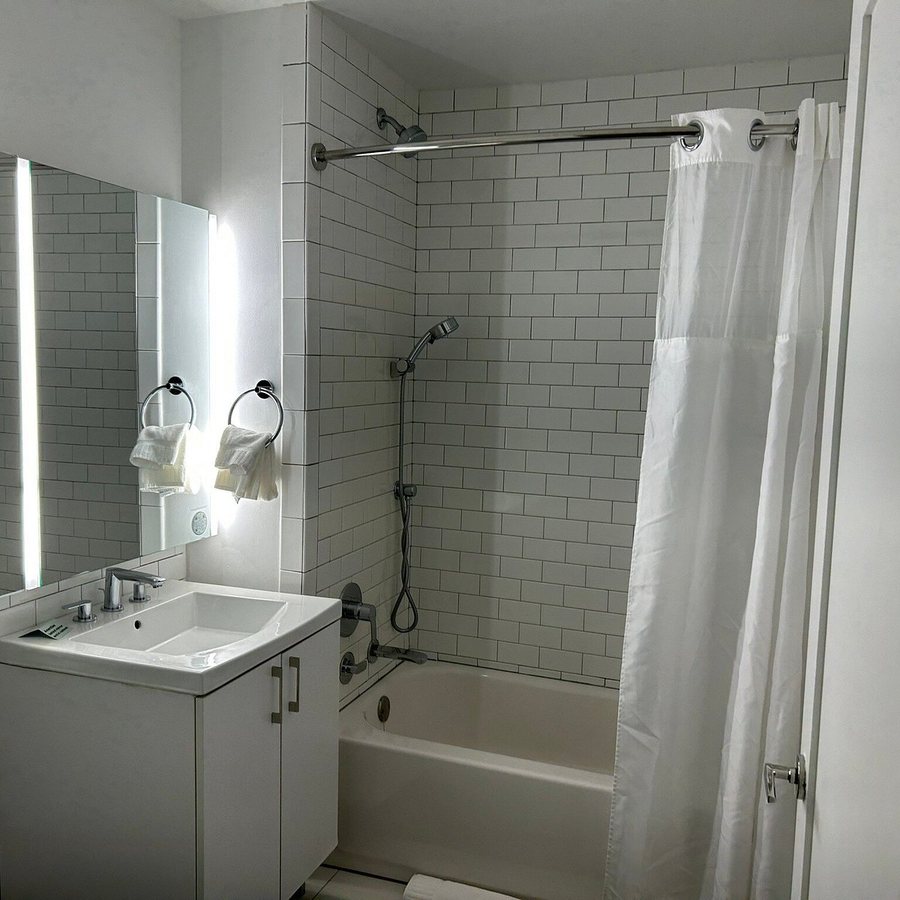 Mint House At 70 Pine NYC by Kasa — Bathroom