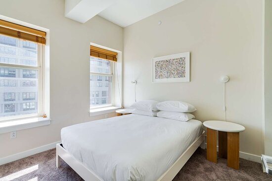 Mint House at The Divine Lorraine Hotel Philadelphia — Guest room