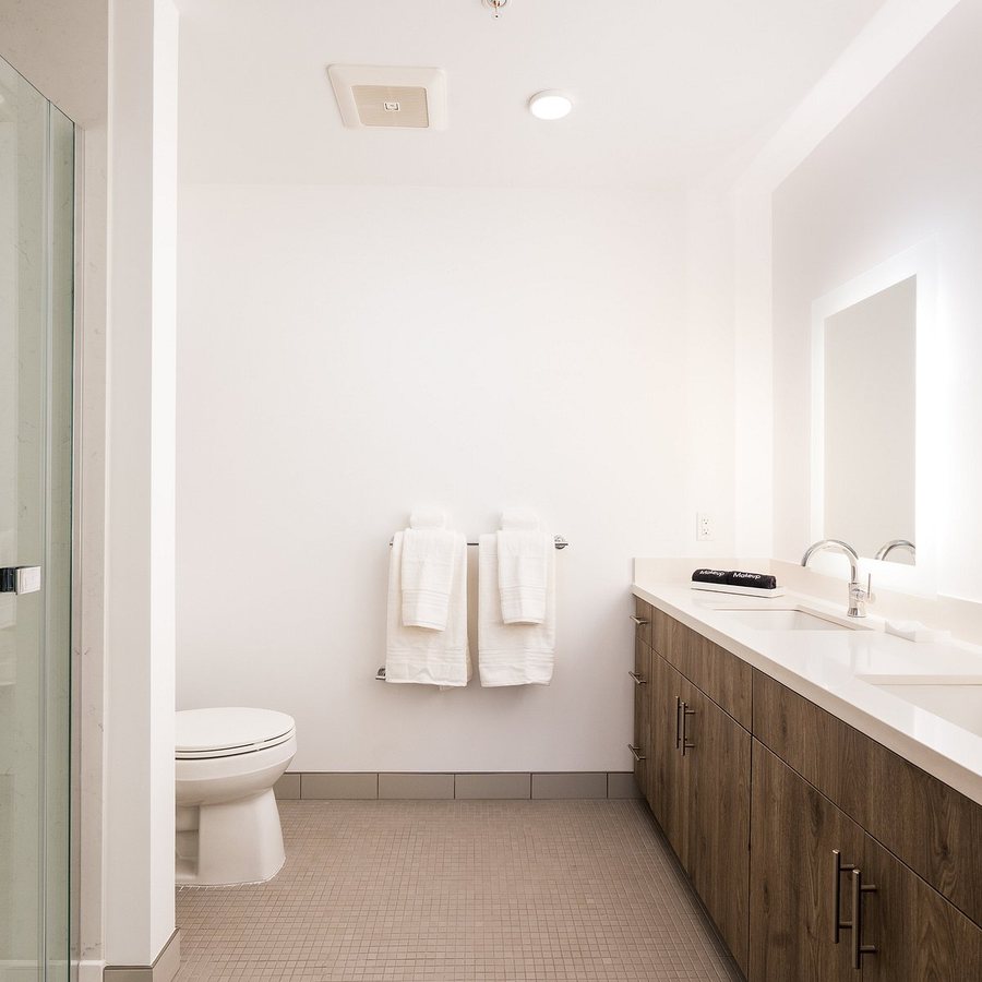 Mint House Tampa Downtown by Kasa — Bathroom