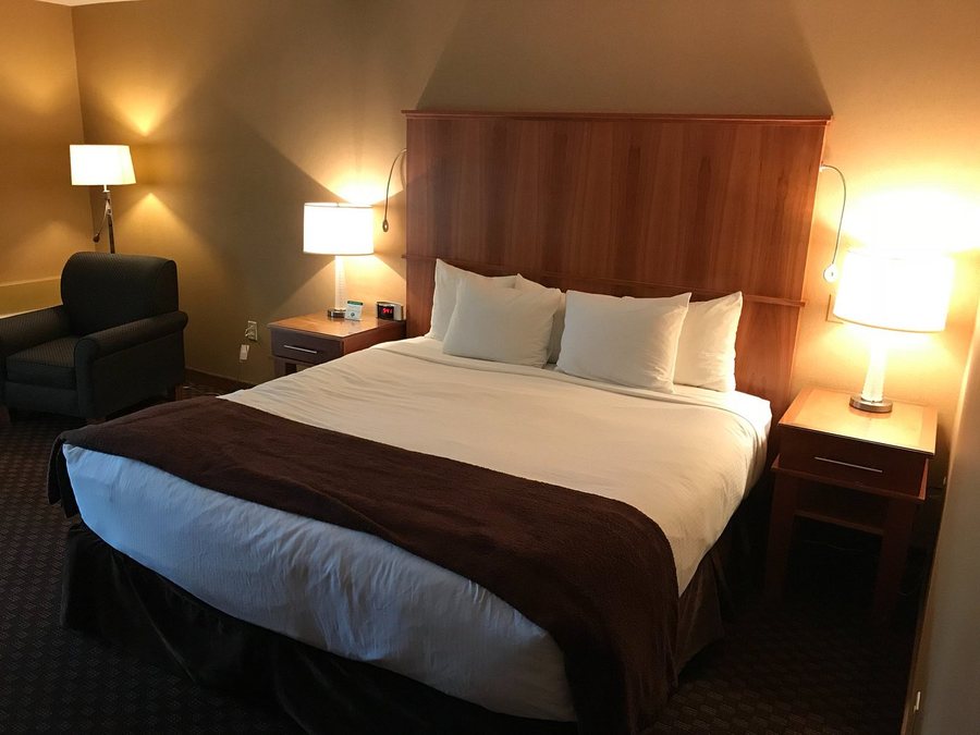 Mirabeau Park Hotel Convention Center — Guest room