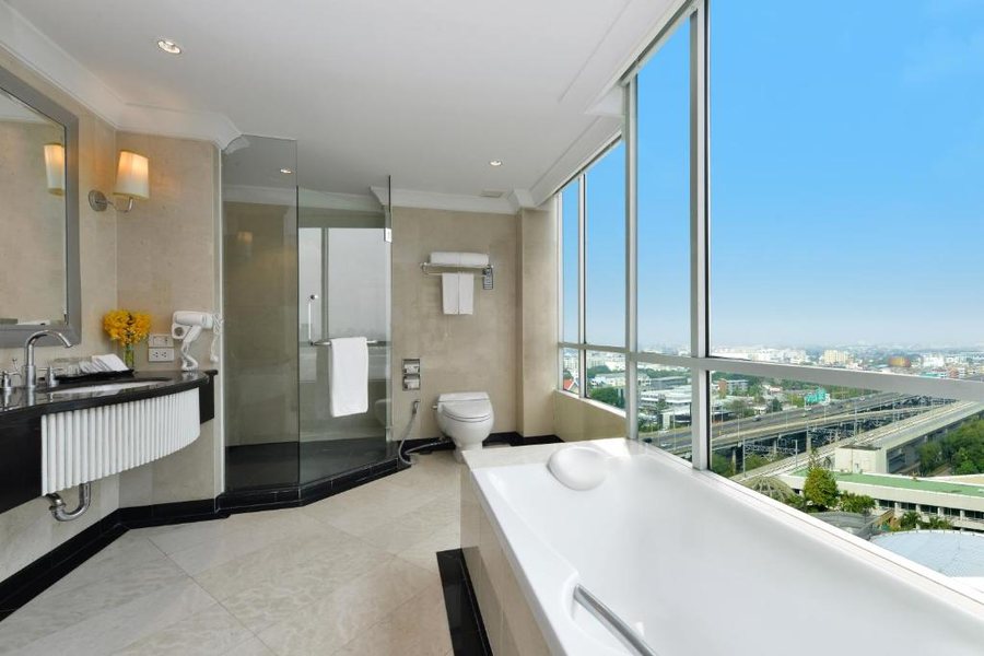 Miracle Grand Convention Hotel — Bathroom
