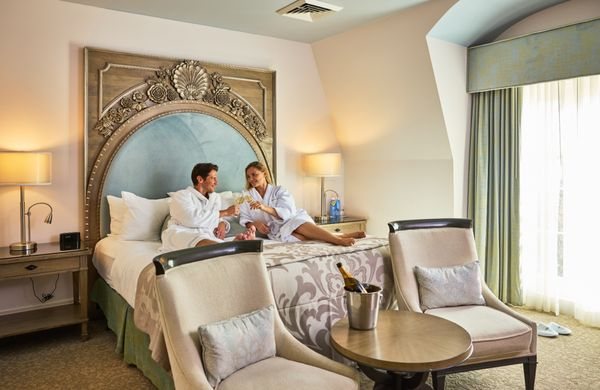 Mirbeau Inn Spa — Guest room